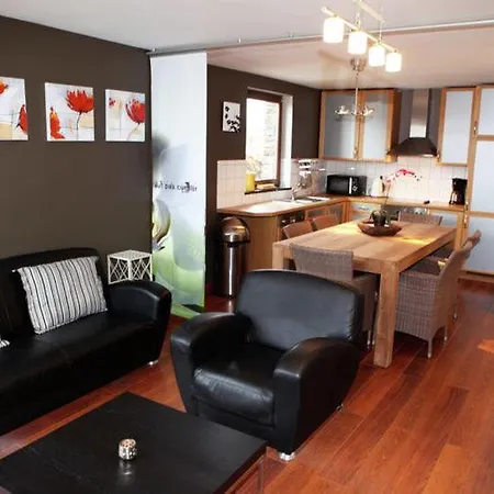 Charming With Jacuzzi Located Near Nature And Ski Slopes Prázdninový dům